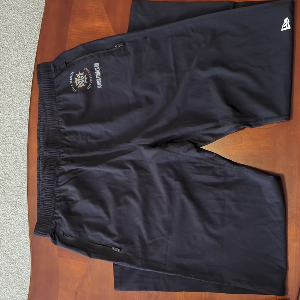 NBA EXPERIENCE at Walt Disney World Blk Joggers Size L/G poly/spandex Zip ankles